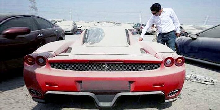 Rikedom i överflöd 1 Övergiven Ferrari